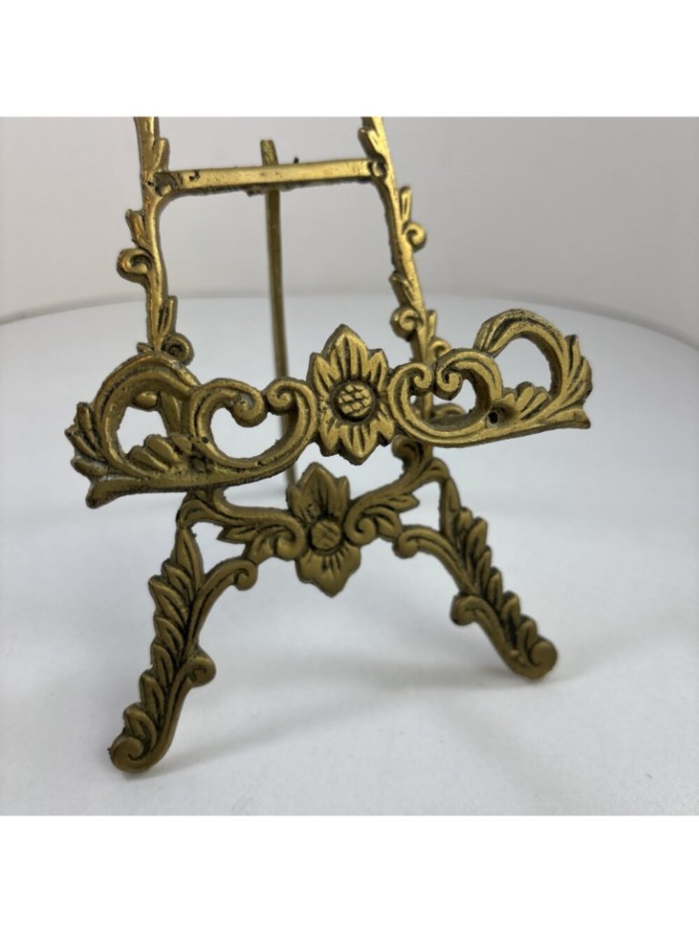 VINTAGE VICTORIAN ORNATE BRASS EASEL PHOTO HOLDER - Picture 2 of 7